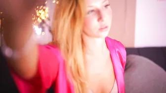 misskreazy blonde slut poses nude