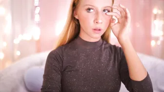 misskreazy hot beast sticks fingers in wet holes