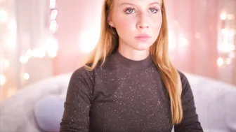 misskreazy hot beast sticks fingers in wet holes