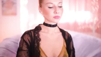 misskreazy hot brunette girl passionately jerks off her cunt