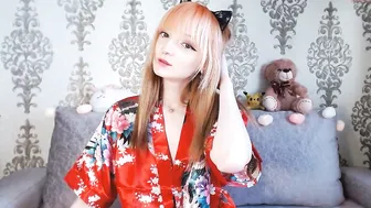lolya_tyan young mischievous woman shows her boobs