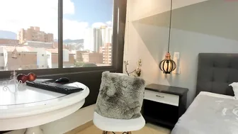 lisa_coleman cute lady spins happily in front of the webcam and shines with all the charms