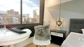 lisa_coleman cute lady spins happily in front of the webcam and shines with all the charms