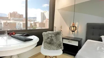 lisa_coleman cute lady spins happily in front of the webcam and shines with all the charms