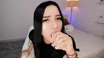 julietta exquisite  cam girl  fucks herself in the vagina