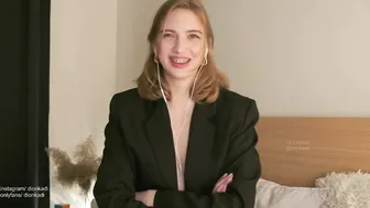 dionkadii busty babe masturbates shaved cunt