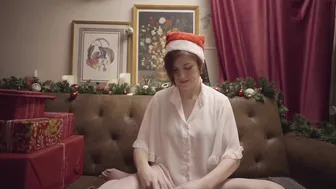 claire_moulin fucks herself in pink dildo