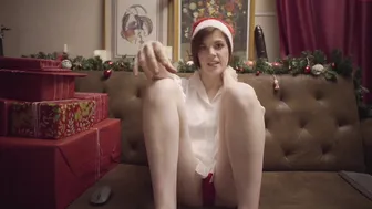 claire_moulin fucks herself in pink dildo