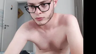 _candygirl20 beautiful model seduces with big booty