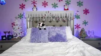 veronika_rose beautiful schoolgirl fucks juicy pussy