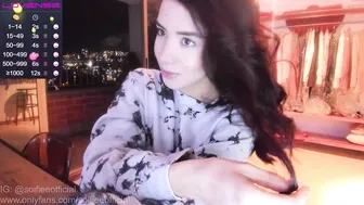 soifiee busty chick caresses shaved foil