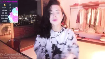 soifiee busty chick caresses shaved foil