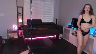 skyewatson fascinating girl masturbating fingers