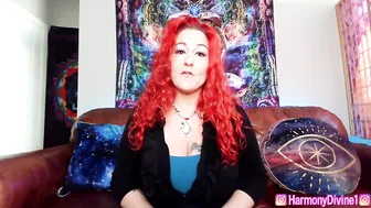 sexual_essence fat chick fucks cunt with phallus