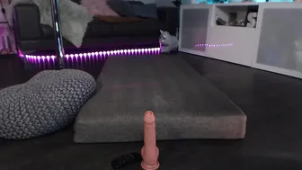 skyewatson playing with her ass and pussy