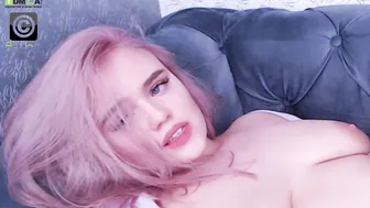 milana_grands sexy chica in the kitchen