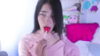 lovely_breeze cute slut fucks himself in the ass