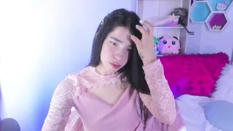 lovely_breeze cute slut fucks himself in the ass