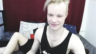 leon_renee gorgeous jerks off a banana and cums.