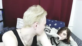 leon_renee gorgeous jerks off a banana and cums.