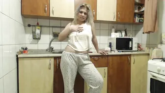 iuliana32 sweet women dance naked