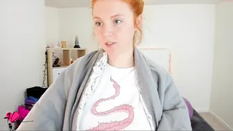 haylee_love busty ruining caresses vagina