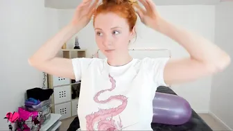 haylee_love busty ruining caresses vagina