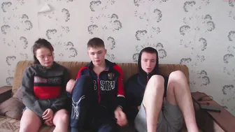 funny_guys_forever busty  cam girl  undresses and caresses her pussy