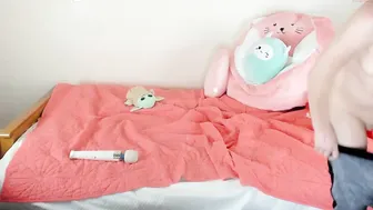 dakotaskyexxx beautiful woman jerks off pussy