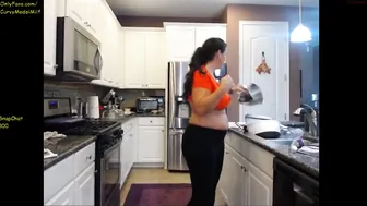 curvymodelmilf mature masturbates in front of webcam