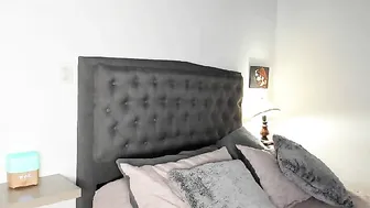 laurasophya sexy babe nasal shaved holes