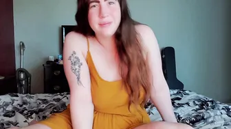 Lotusinthesun extravagant fucking dances with a long dildo