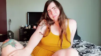 Lotusinthesun extravagant fucking dances with a long dildo