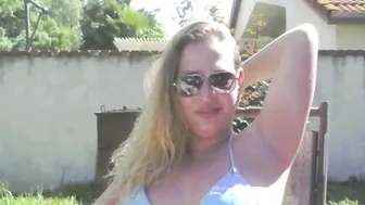 Eve Batelle sexy babe dancing striptease