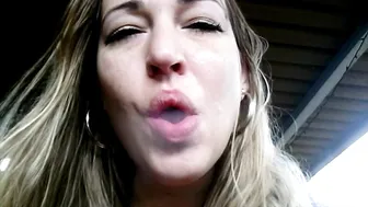 Eve Batelle sexy shorts