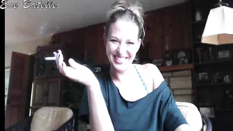 Eve Batelle juicy sluts play with sex toy