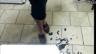 Eve Batelle bitch with huge booty caresses hairy cunt