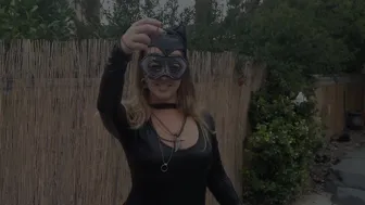 Eve Batelle incendiary slut pulls his cap with his fingers