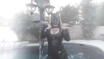 Eve Batelle incendiary slut pulls his cap with his fingers