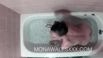 mona wales Lovely chicks