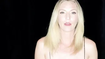 mona wales Curvy lady