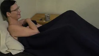 AppiAmericanPrincess skinny bitch jerking pussy with phallus