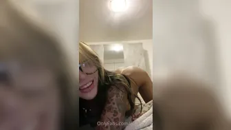 alexmucci busty chick masturbates shaved pussy