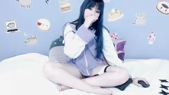 ailee_kawaii Gentle erotic spinning at the chair