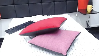 ashanty_b Busty female pleases herself with sex toy