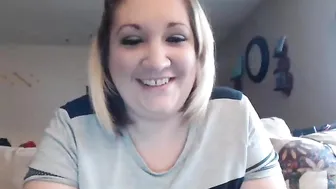 curiousunicorn2002 Mature bitch spreads her sexy legs