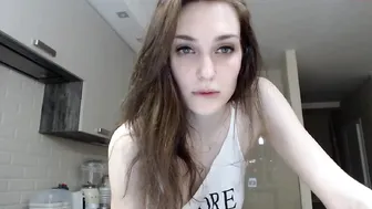 koketochka555 Hot brunette masturbates