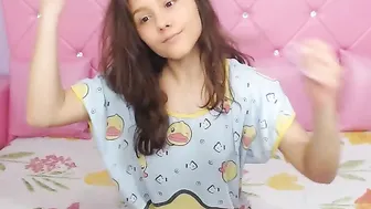 littleang3le babe undressed and started jerking off