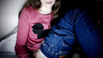 mimi_morgane87 rubs her pussy