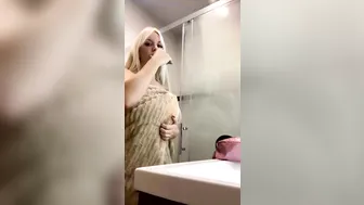 blondie_oficial lustful bitch shows tits